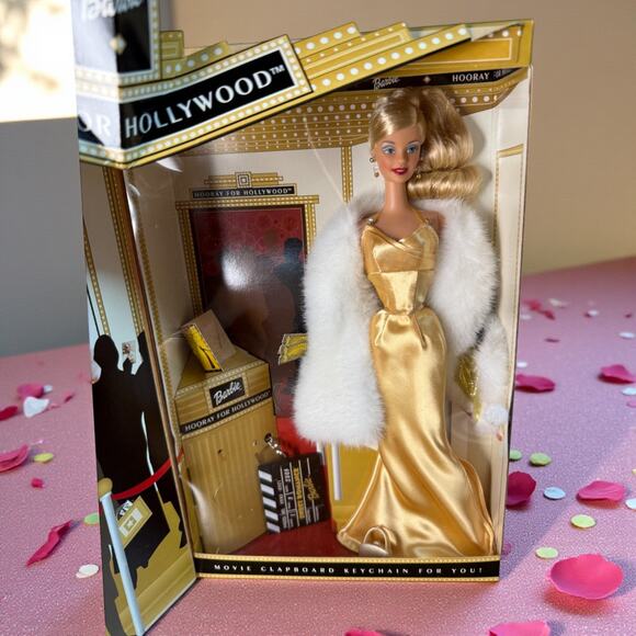 Hooray for Hollywood Barbie Doll 2002 Special Edition Elegant Gold Gown  Mattel - www.toquedesaborminas.com.br